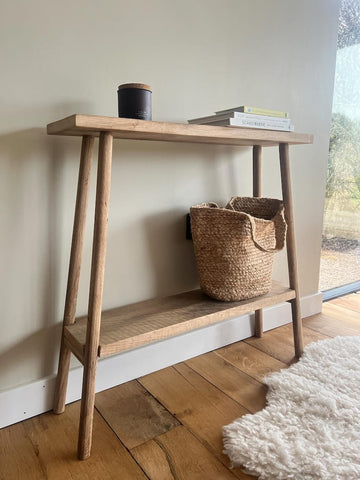 W52 Grandeur: Console Table