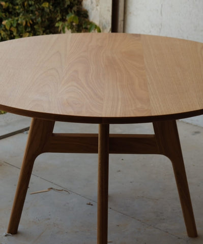 W105 Moda: Solid Wood  Round Dinning Table