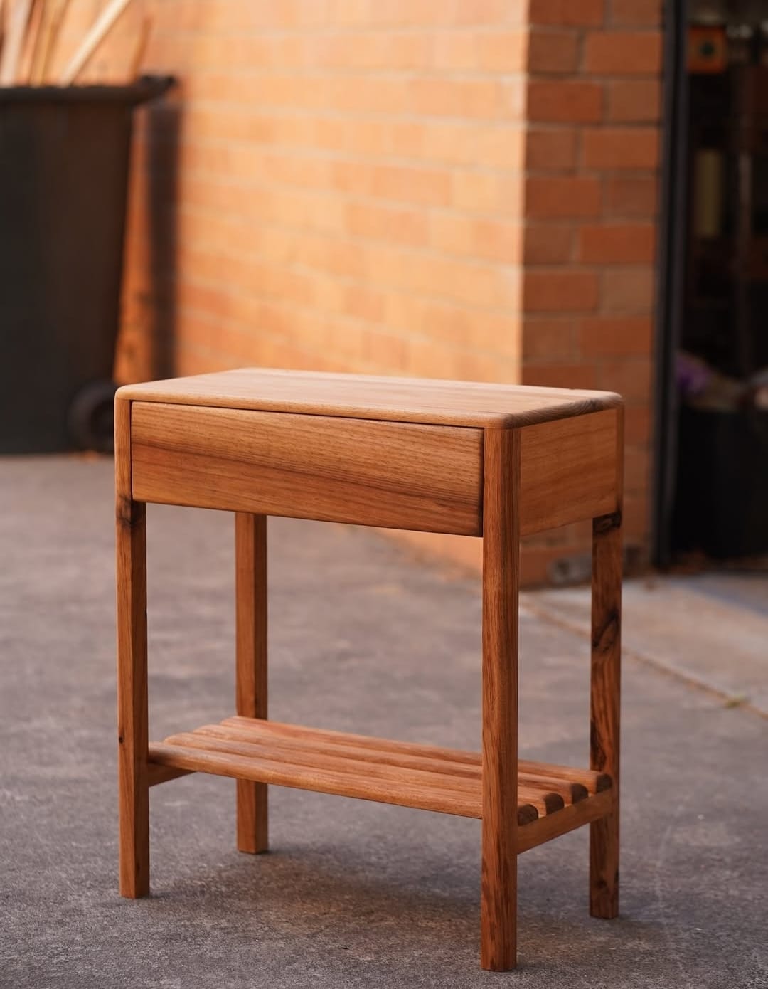 W118 Trevia: Side Table