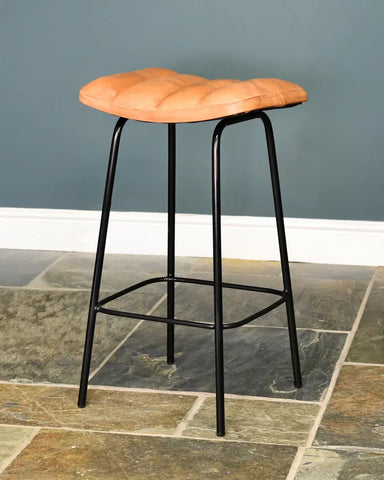 H62 Mivra: Bar Stool