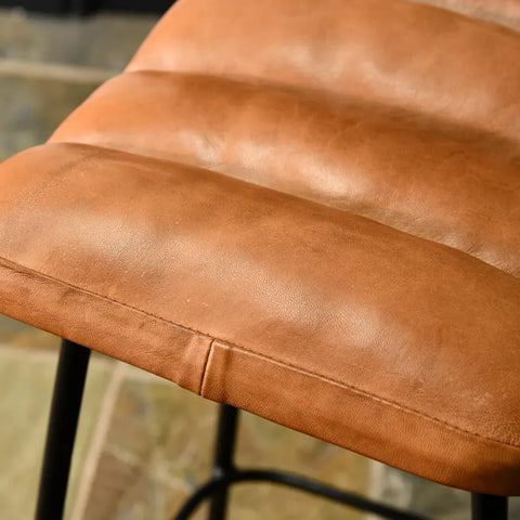 H62 Mivra: Bar Stool