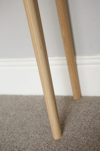 W44 Daya: Console Table