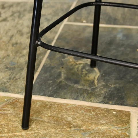 H62 Mivra: Bar Stool