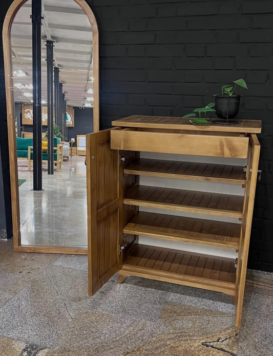 W115 Timbergaze: Shoe Rack