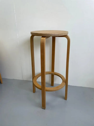 W27 Basko: Bar Stool