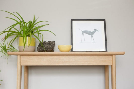 W44 Daya: Console Table