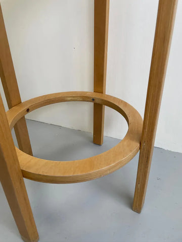 W27 Basko: Bar Stool
