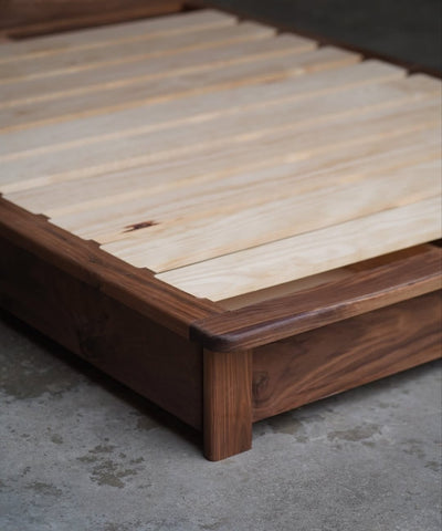 W121 Oakhaven: Bed