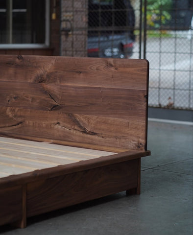 W121 Oakhaven: Bed