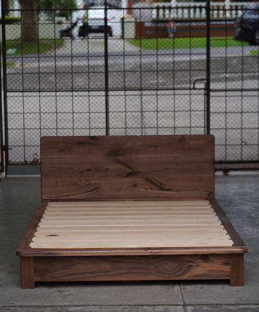 W121 Oakhaven: Solid Wood Bed