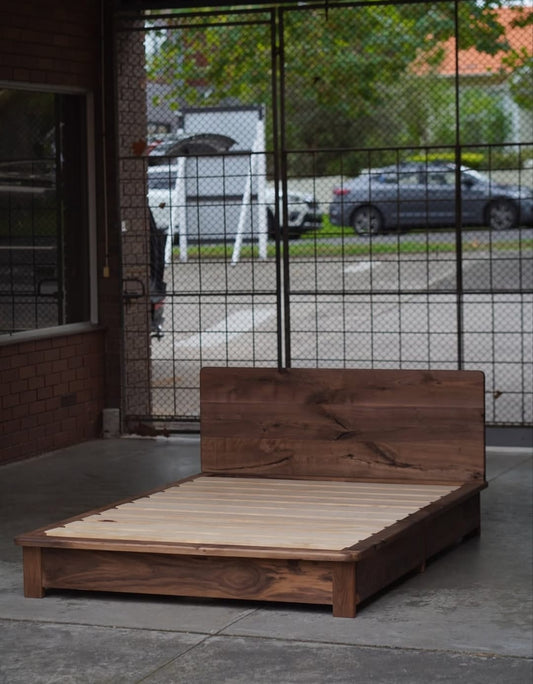 W121 Oakhaven: Solid Wood Bed