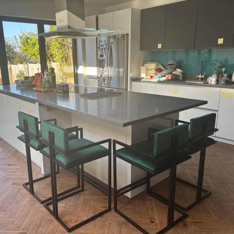 H67 Oakspire: Bar Stool