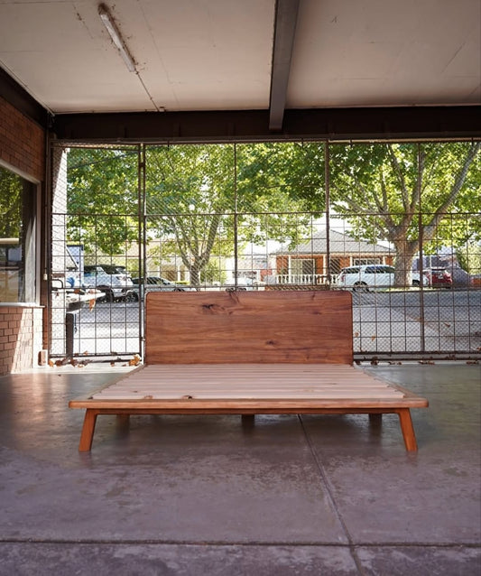 W123 Leafrest: Solid Wood Bed