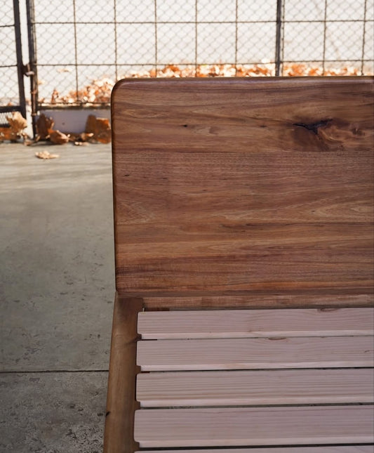 W123 Leafrest: Solid Wood Bed
