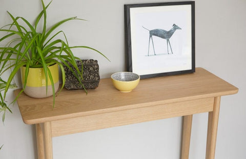 W44 Daya: Console Table
