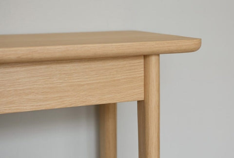 W44 Daya: Console Table