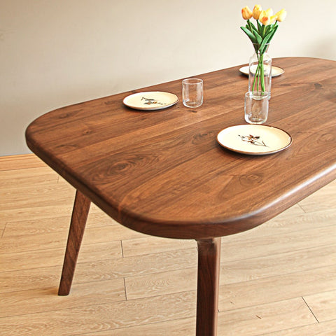 W135 Mozilya: Dining Table