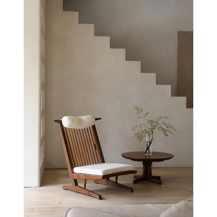 W136 Regent: Lounge Chair