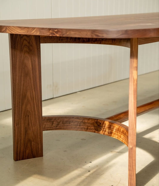 W147 Milan: Dining Table