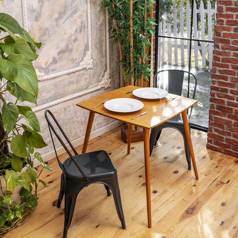 W40 Solen: Dining Table