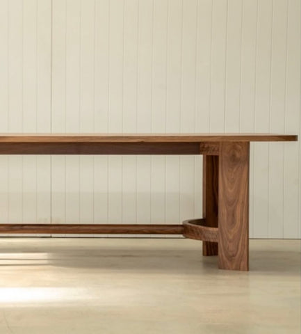 W147 Milan: Dining Table