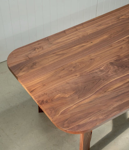 W147 Milan: Dining Table