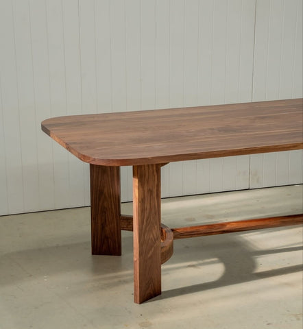 W147 Milan: Dining Table