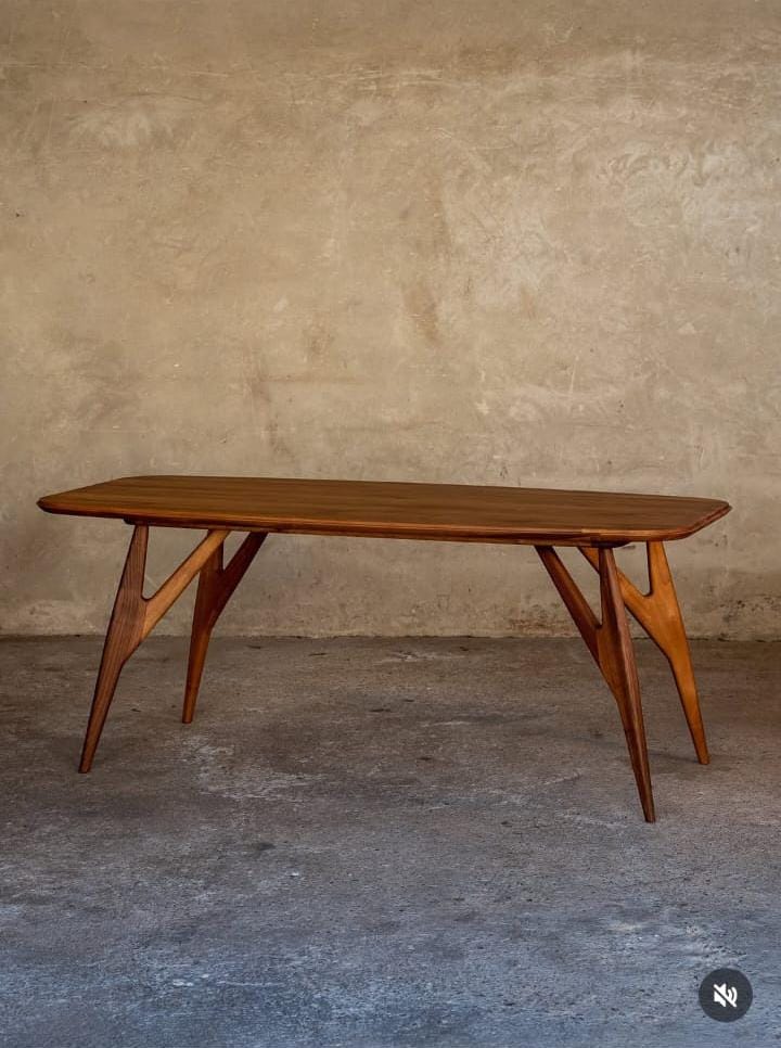 W149 Cove:  Dining Table