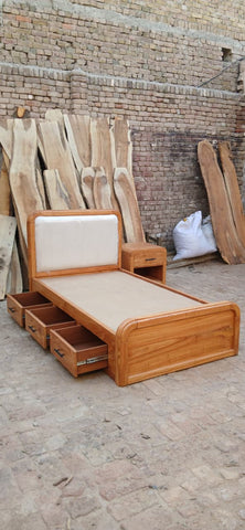 W92 Breeze: Bed