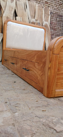 W92 Breeze: Bed