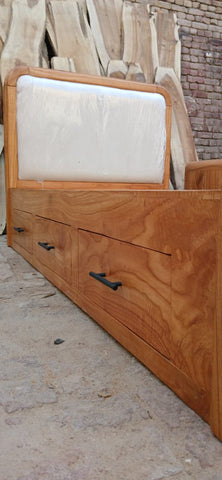 W92 Breeze: Bed