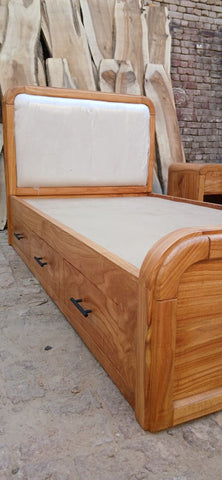 W92 Breeze: Bed
