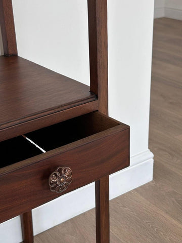 W46Kairo: Console Table