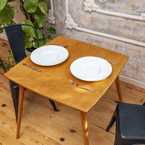 W40 Solen: Dining Table