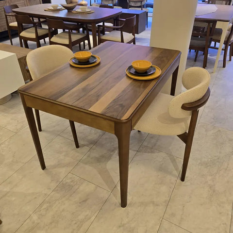 W42 Monarch: Dining Table