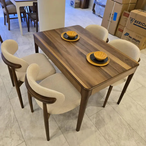 W42 Monarch: Dining Table