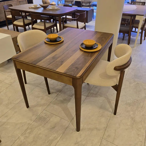 W42 Monarch: Dining Table