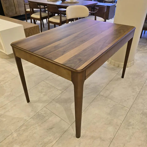 W42 Monarch: Dining Table