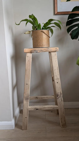 W31 Tavro: Wooden Planter