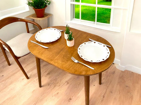 W41 Valentine: Dining Table