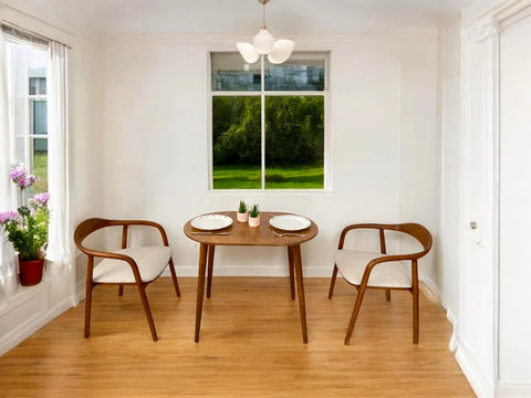 W41 Valentine: Dining Table