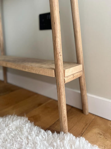 W52 Grandeur: Console Table