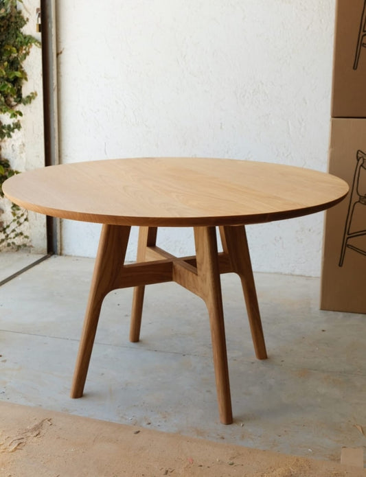W105 Moda: Solid Wood  Round Dinning Table
