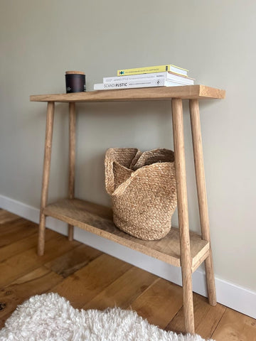 W52 Grandeur: Console Table