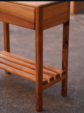 W118 Trevia: Side Table