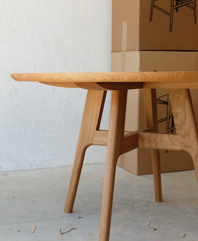 W105 Moda: Solid Wood  Round Dinning Table