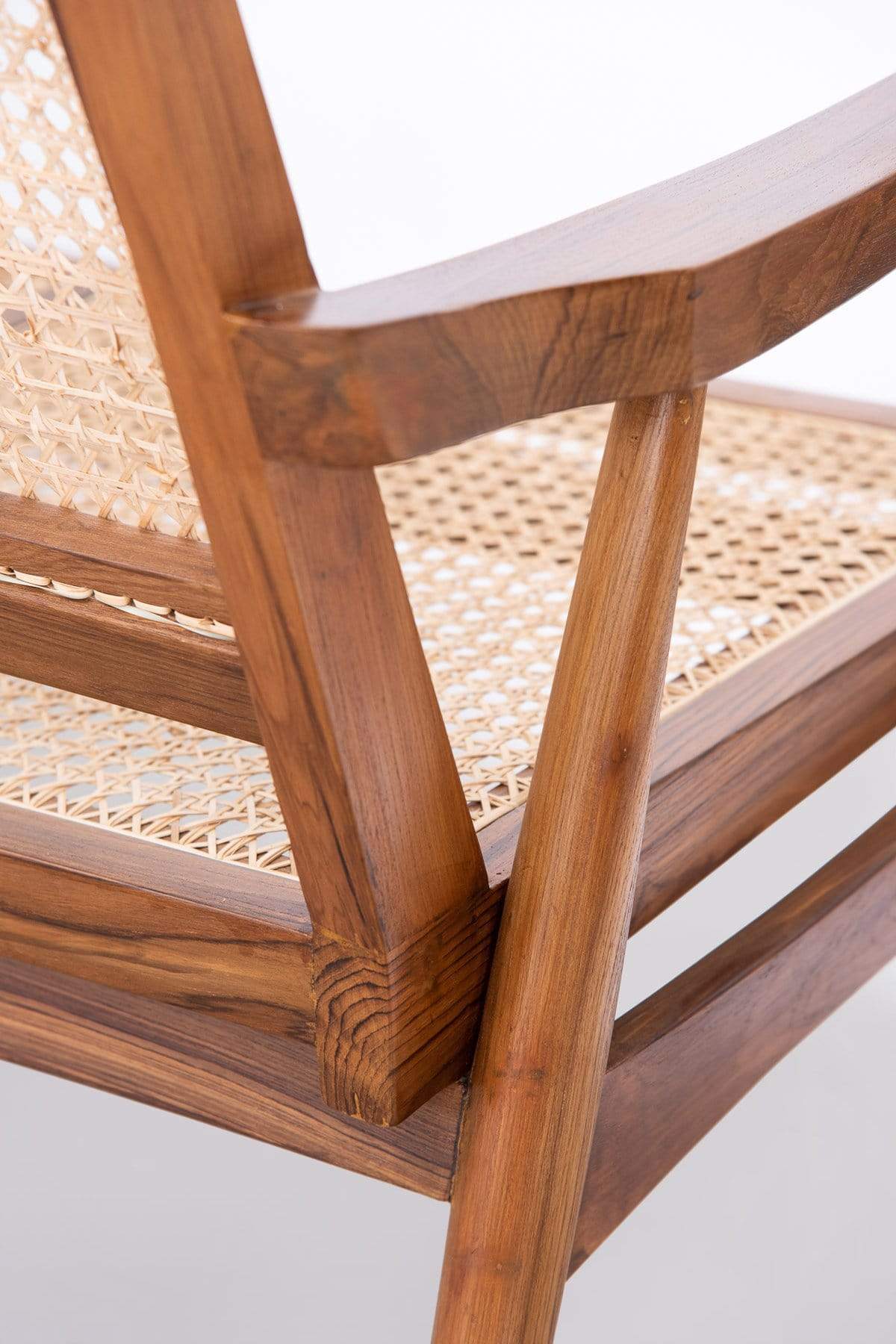 Full-length view of R30 bench showing 48-inch length