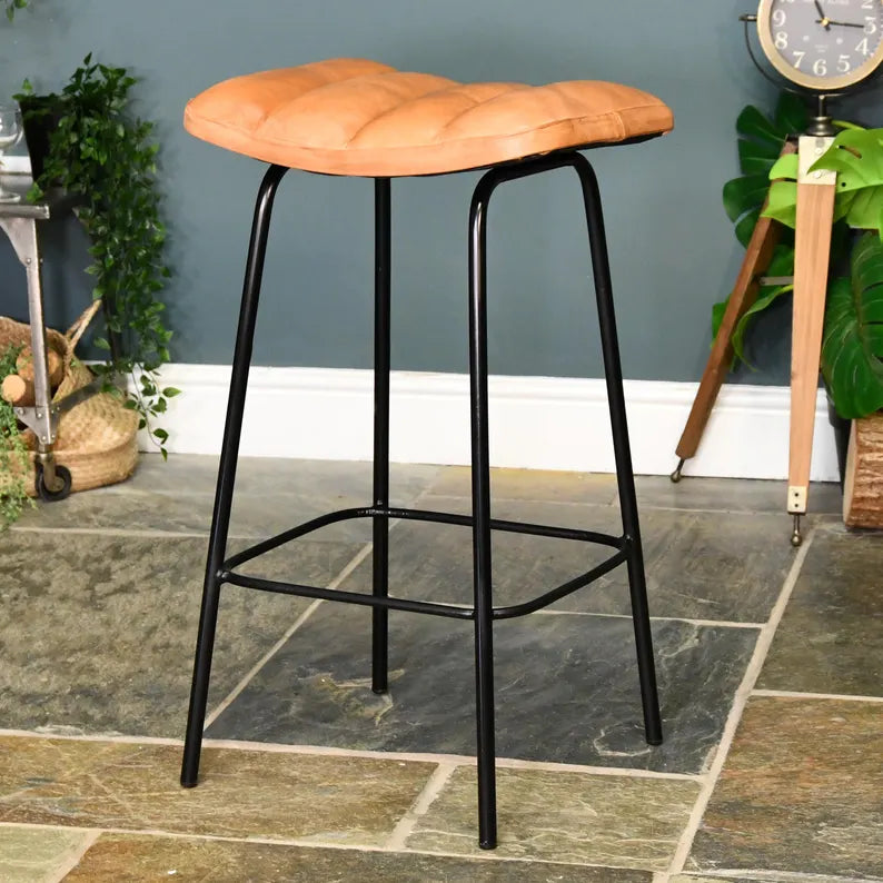 H62 Mivra: Bar Stool