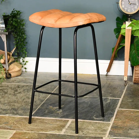 H62 Mivra: Bar Stool