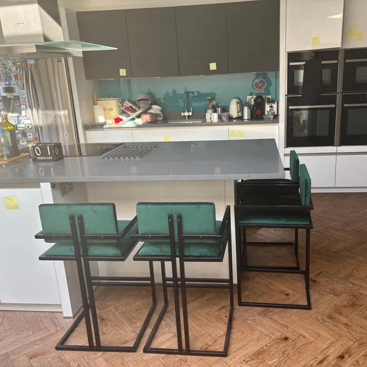 H67 Oakspire: Bar Stool